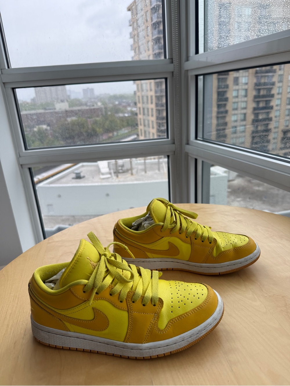 Nike Low-Top Sneakers in Yellow